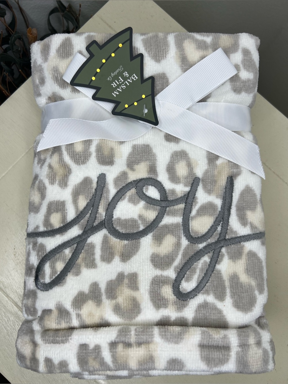 Brand New-Balsam & Fir JOY Cheetah Print Christmas Hand Towels-Set of 2